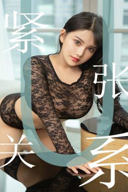 美女脱了内裤张开腿让男人添软件